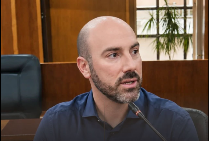 Γιάννης Κακούρος : Απολύσεις και ερωτήματα για τη συμφωνία των 99 ετών ,τις θέσεις εργασίας και τη στάση της Δημοτικής Αρχής